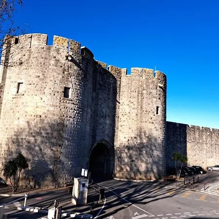 Lesehan Mortes Vue Remparts Aigues-Mortes