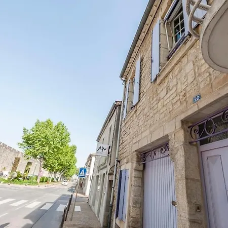 Lesehan Mortes Vue Remparts Aigues-Mortes