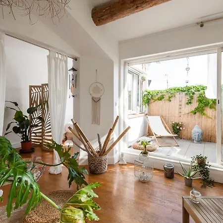 Apartment Lesehan Mortes Vue Remparts