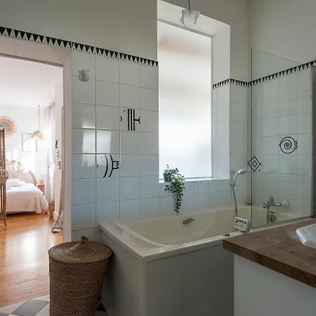 Lesehan Mortes Vue Remparts Apartment *