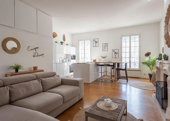 Lesehan Mortes Vue Remparts Apartment *