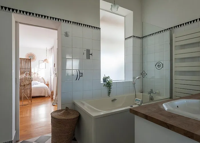 Lesehan Mortes Vue Remparts Apartment *